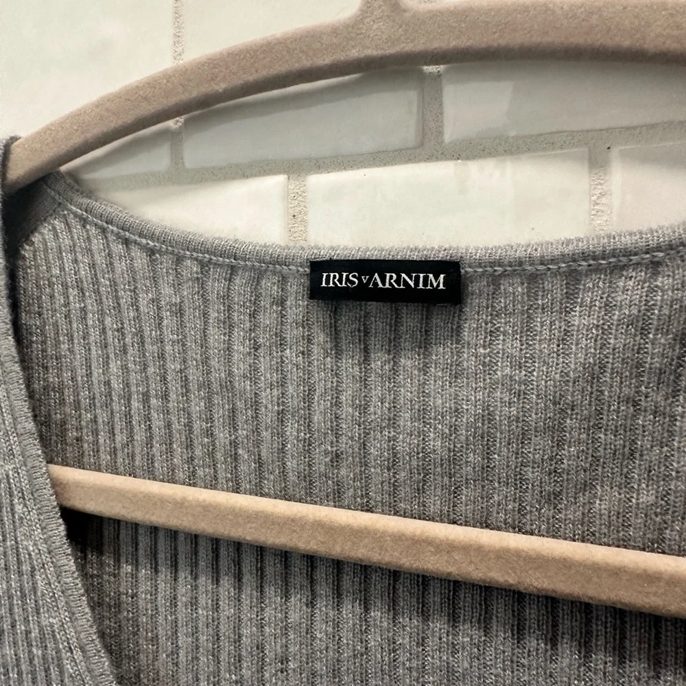 Iris Von Arnim 100% Cashmere Gray Ribbed V Neck Sweater